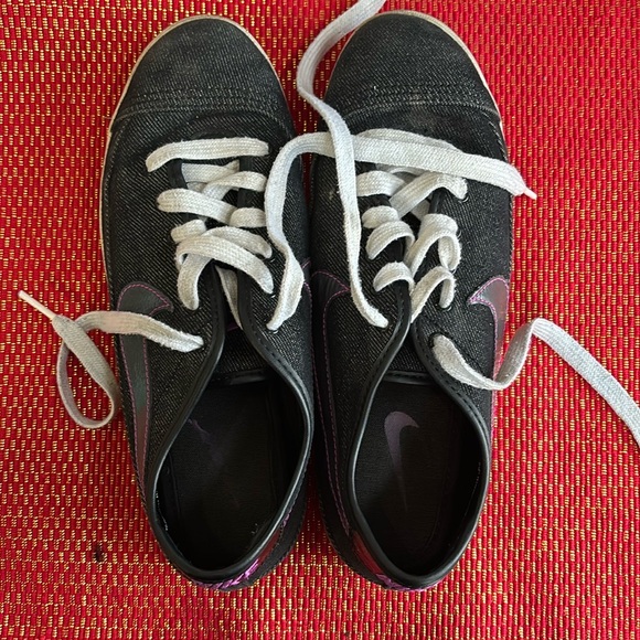 Women’s nike sneakers - Picture 3 of 3